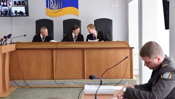 Защита Януковича настаивает, что судья по делу не может вести процесс