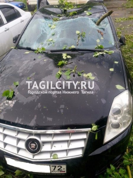 Владельцам повреждённых автомобилей из-за урагана в Нижнем Тагиле могут отказать в выплате компенсаций (ФОТО)