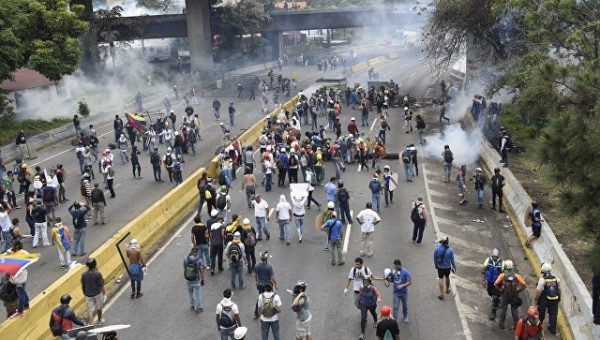 Число погибших в Венесуэле в протестах за сутки возросло до трех человек