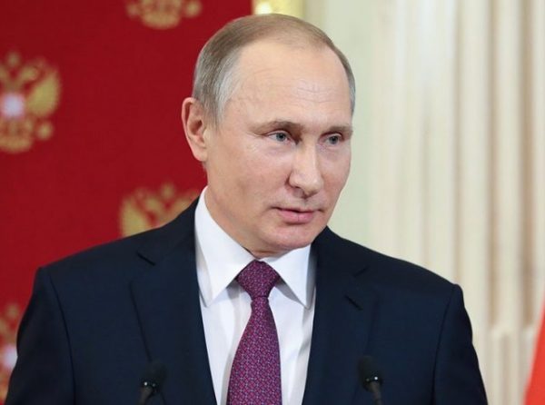 Владимир Путин в Екатеринбурге назвал выпуск гражданской продукции ключевой задачей ОПК