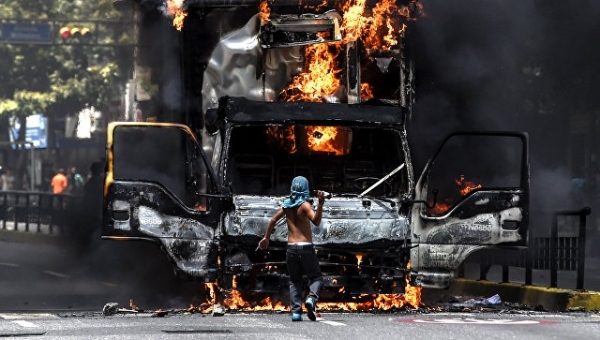 В Венесуэле выдали ордер на задержание мэра города Лечерия за беспорядки
