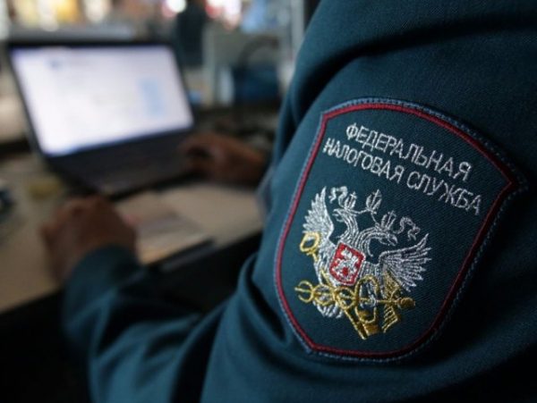 Два сотрудника налоговой службы в Екатеринбурге были уволены за сокрытие многомиллионных доходов