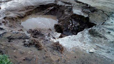 В Нижнем Тагиле девочку засосало в глиняную яму с грязью