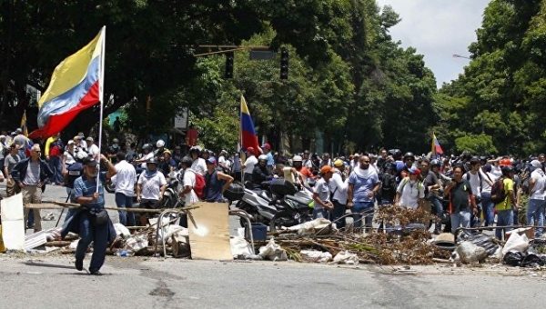 В Венесуэле расследуют гибель десяти человек в день выборов