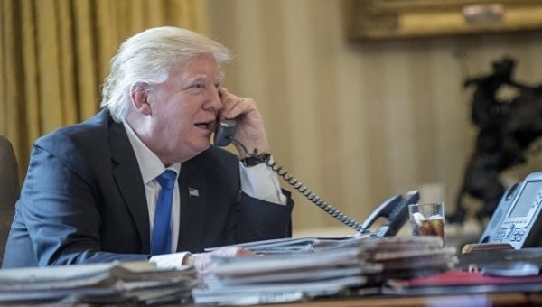 Трамп и Макрон обсудили по телефону урегулирование в Сирии и Ираке