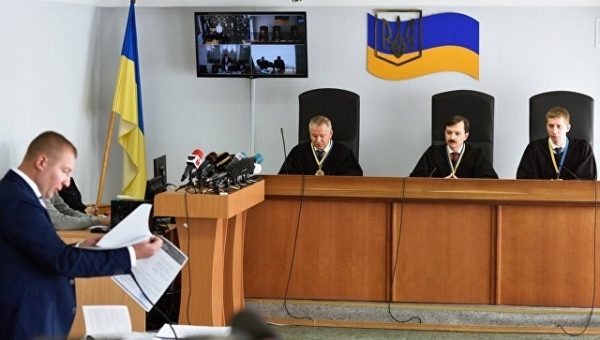 Янукович пожаловался в ГП Украины на киевских судей по делу о госизмене