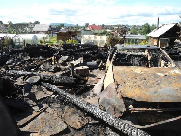 Из большого пожара в Черноисточинске спасли человека – подробности ЧП