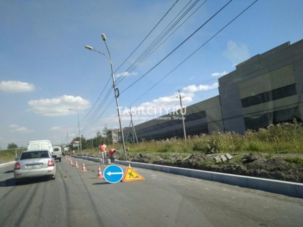 Ремонт дороги идет на Восточном шоссе в Нижнем Тагиле: отфрезеровано основание, установлены бордюры, асфальтирование состоится в выходные (ФОТО)