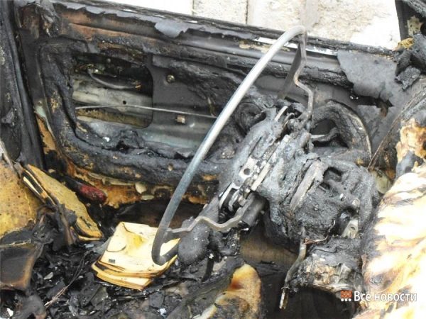 Алкоголик-бродяга спалил иномарку у здания ГИБДД