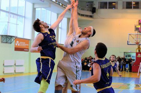 Баскетболисты Нижнего Тагила взяли реванш за поражение от команды Сургута