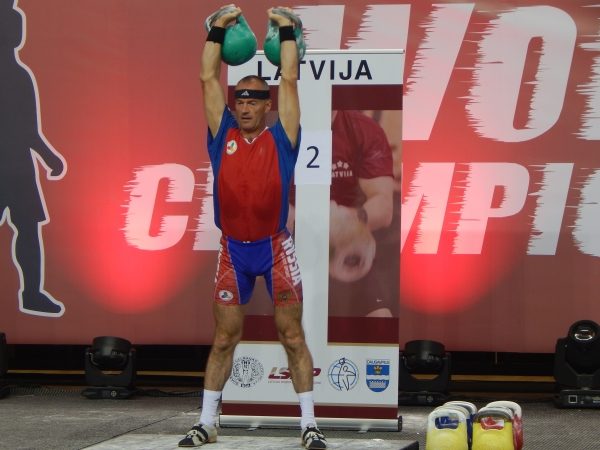 Тагильчанин в 12-й раз защитил титул чемпиона мира по гиревому спорту, подняв почти 5 тонн