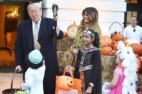 Дональд и Мелания Трамп отпраздновали Хэллоуин с детьми