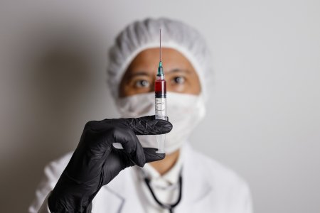 Пять причин, когда прививка от коронавируса для человека опасна и запрещена