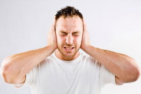 На нехватку какого важного витамина указывает звон в ушах