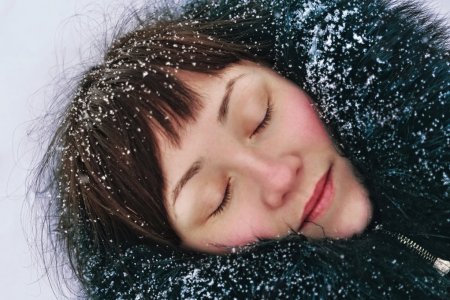 Врач назвал режим сна, который полезен для иммунитета зимой
