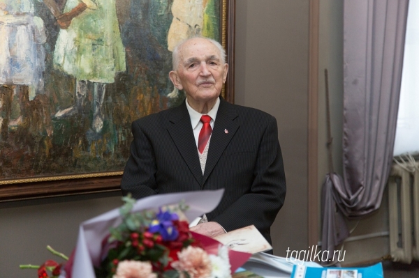 Глава Нижнего Тагила поздравил с 95-летием почетного гражданина города