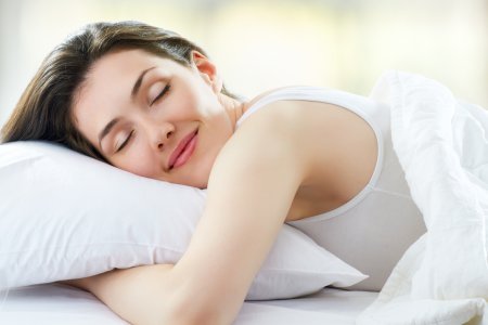 Заснуть за 60 секунд: метод йогов, который поможет расслабиться