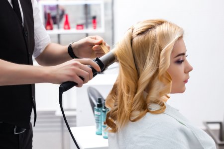 Режем концы, слушаемся парикмахера: советы по уходу за волосами, которым должны следовать все
