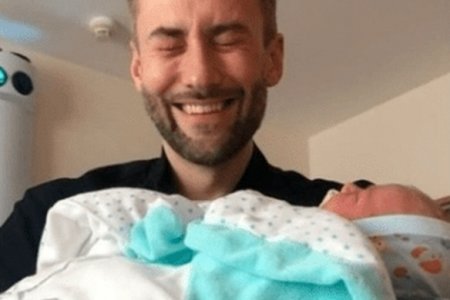 Дмитрий Шепелев показал, как проводит время с новорожденным сыном