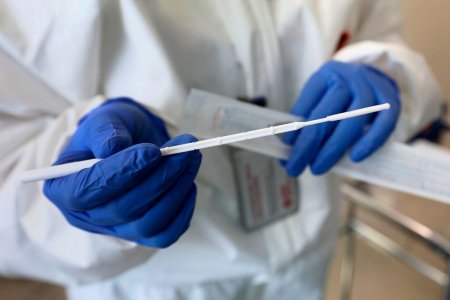 В российских регионах вводят обязательную вакцинацию от коронавируса: кого касается