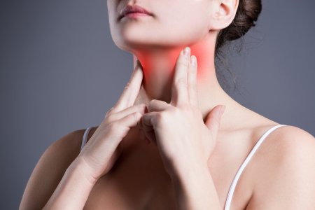 Как самостоятельно выявить проблемы с щитовидной железой: советы эксперта