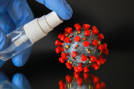 «Человек неконтролируемо сгорает»: медик рассказала о необъяснимом свойстве коронавируса