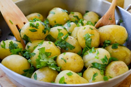 Чем опасно употребление вареной картошки: кардиолог