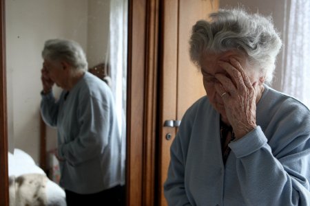 Болезнь Альцгеймера: назван симптом, который указывает на деменцию за несколько лет до ее начала