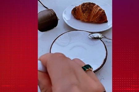Ани Лорак отреагировала на помолвку экс-супруга, показав кольцо