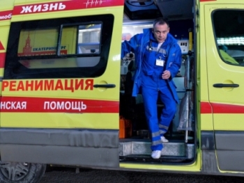 В Екатеринбурге врач скорой помощи, рискуя собой, спас жизнь пациентке