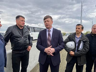 Областной министр проинспектировал ход строительных работ на мосту в районе улицы Циолковского
