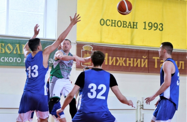 Команда Нижнего Тагила вышла в плей-офф чемпионата Свердловской области по баскетболу с первого места