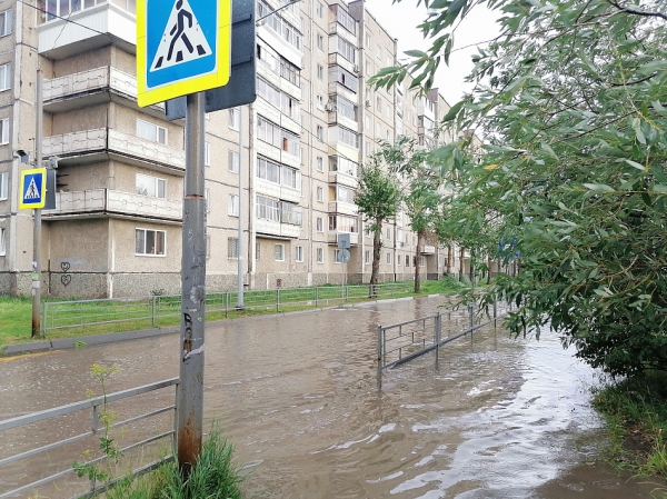 МЧС предупреждает о грозах, ливнях и граде в Свердловской области