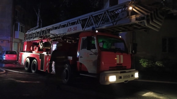 В Нижнем Тагиле ночью были эвакуированы 16 человек из-за пожара в подъезде многоэтажки