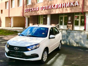 Автопарк детской больницы Первоуральска пополнился автомобилем «LADA GRANTA»
