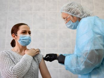 Медицинские работники призывают жителей Свердловской области вакцинироваться против гриппа