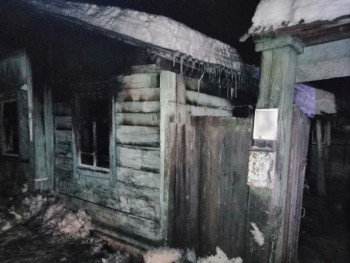 В Камышлове в частном доме заживо сгорели три мальчика (ВИДЕО)