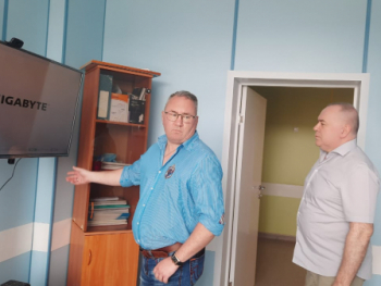 Андрей Карлов посетил Гари и оценил результаты капитального ремонта местной амбулатории