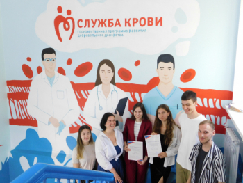 Студенты УрГАХУ преподнесли творческий подарок донорам, украсив рисунками стены Станции переливания крови ФМБА России
