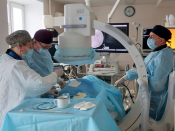 Свердловские врачи впервые в регионе провели гибридную операцию по методике «рандеву» пациентке с осложнённым панкреатитом