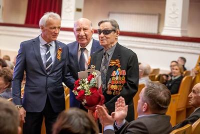 Чтобы помнили: ветеранов ЕВРАЗ НТМК поздравили с Днем Победы